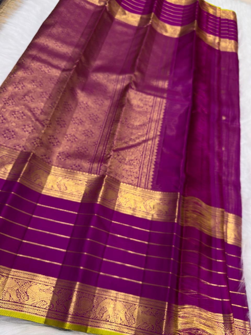 Handwoven Vadamalli Purple Varisaipet saree with layered antique-gold traditional border.