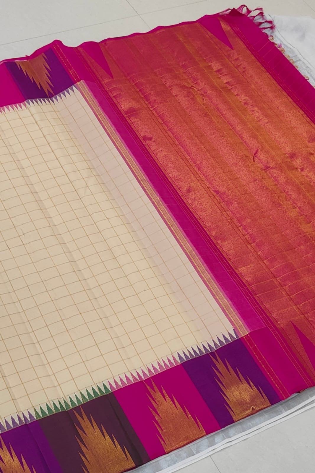 Vivid magenta and deep purple Ettukol border with stepped gold zari forms on Warm Ivory Kanchipuram silk.