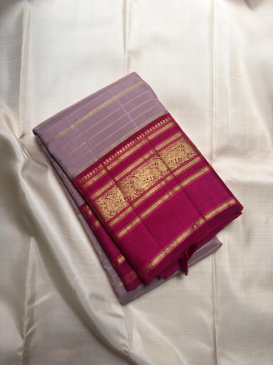 Magenta Varisaipet zari border on silver lilac Kancheepuram silk saree, border detail