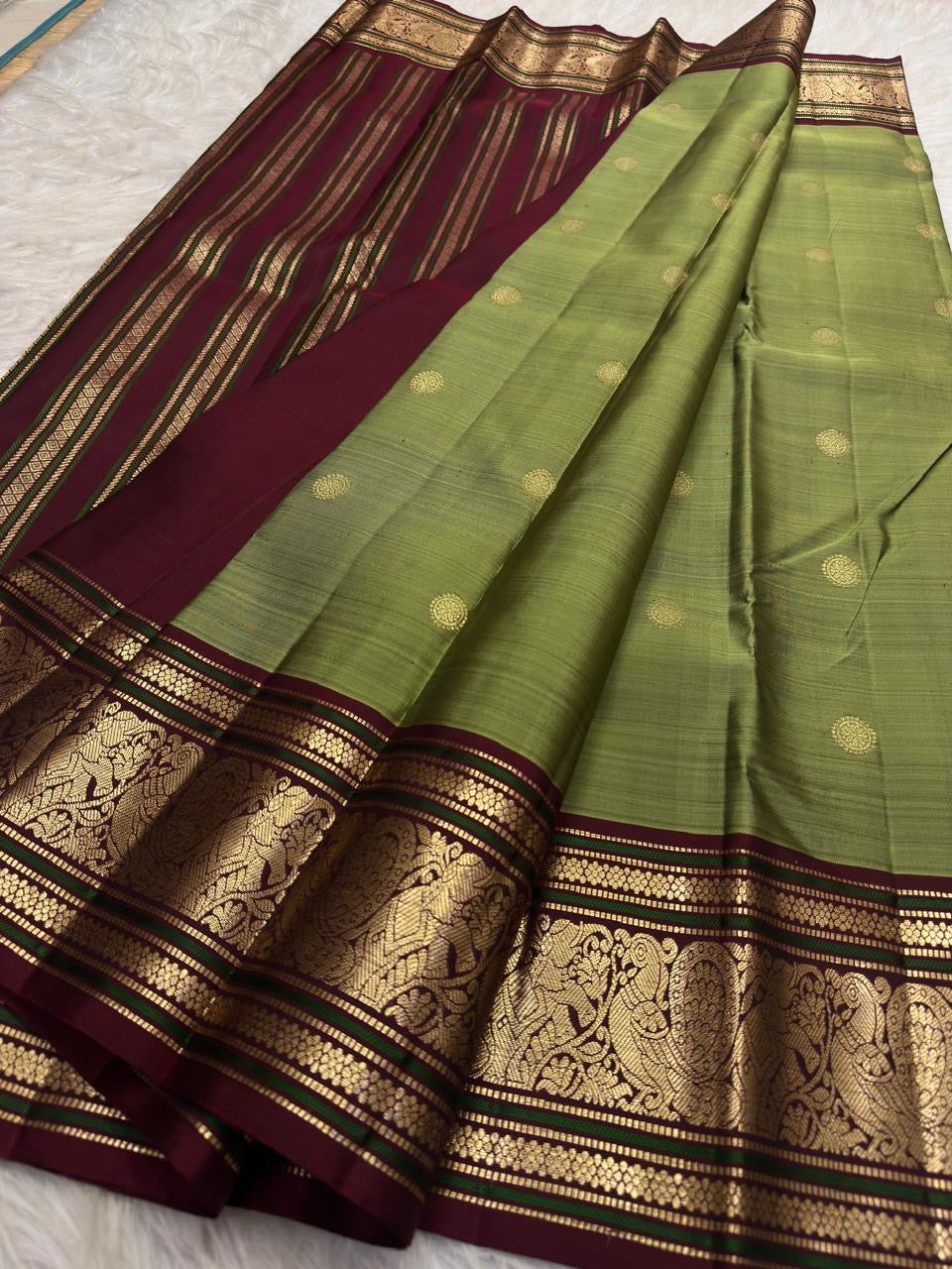 Tender Ilai Pachai Green Pure Silk Kanchi Pattu Peacock Butta Saree with Maroon Border – view 4