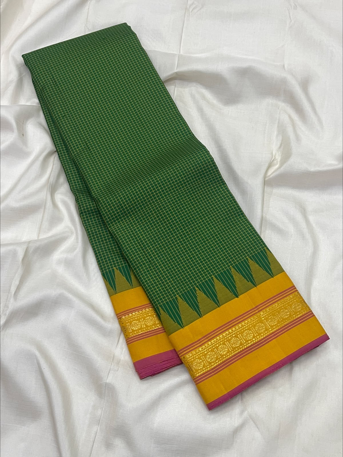 Deep Green Handwoven Pure Silk Kanjivaram Kanchi Kattam Saree with Manjal Pillayar Rekku Border