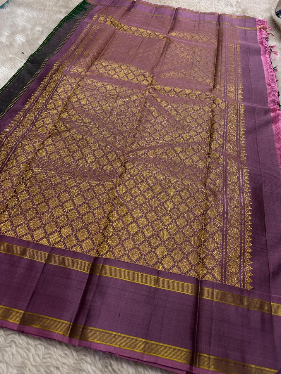 Full textile view of Maragatham Green Rettapet Kanjipuram saree with mayil-kamalam buttas.