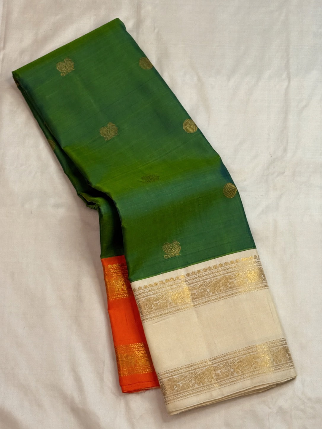 Double-shot leaf-to-emerald green with golden-mustard light pure silk Kanchipuram saree, maragatham green rettapet kanjivaram saree; traditional Rettapet weave.