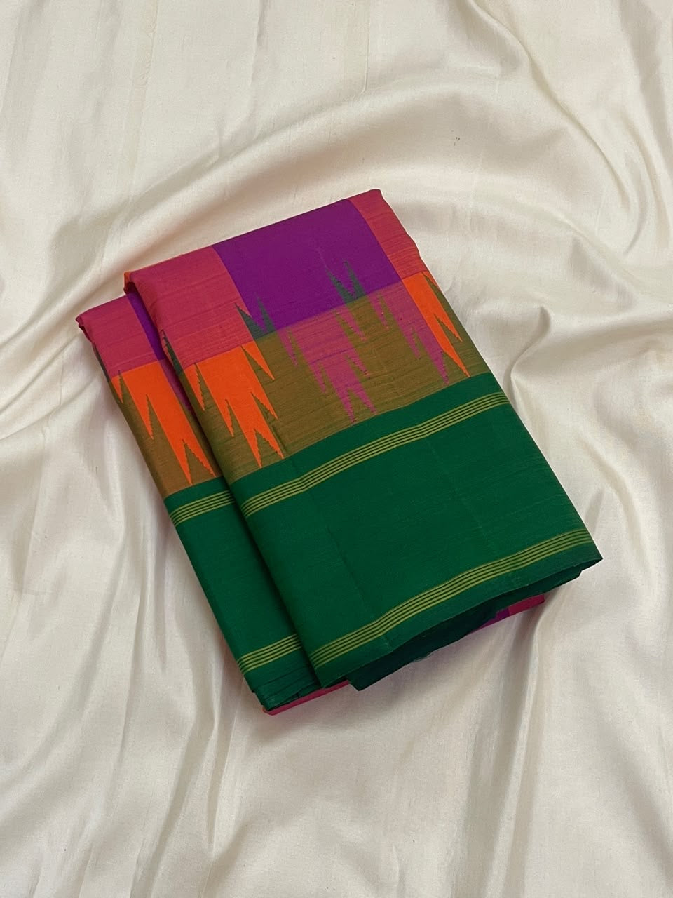 Maragatham green pallu of the sunset orange and violet Kanchi Kattam Kanchipuram saree
