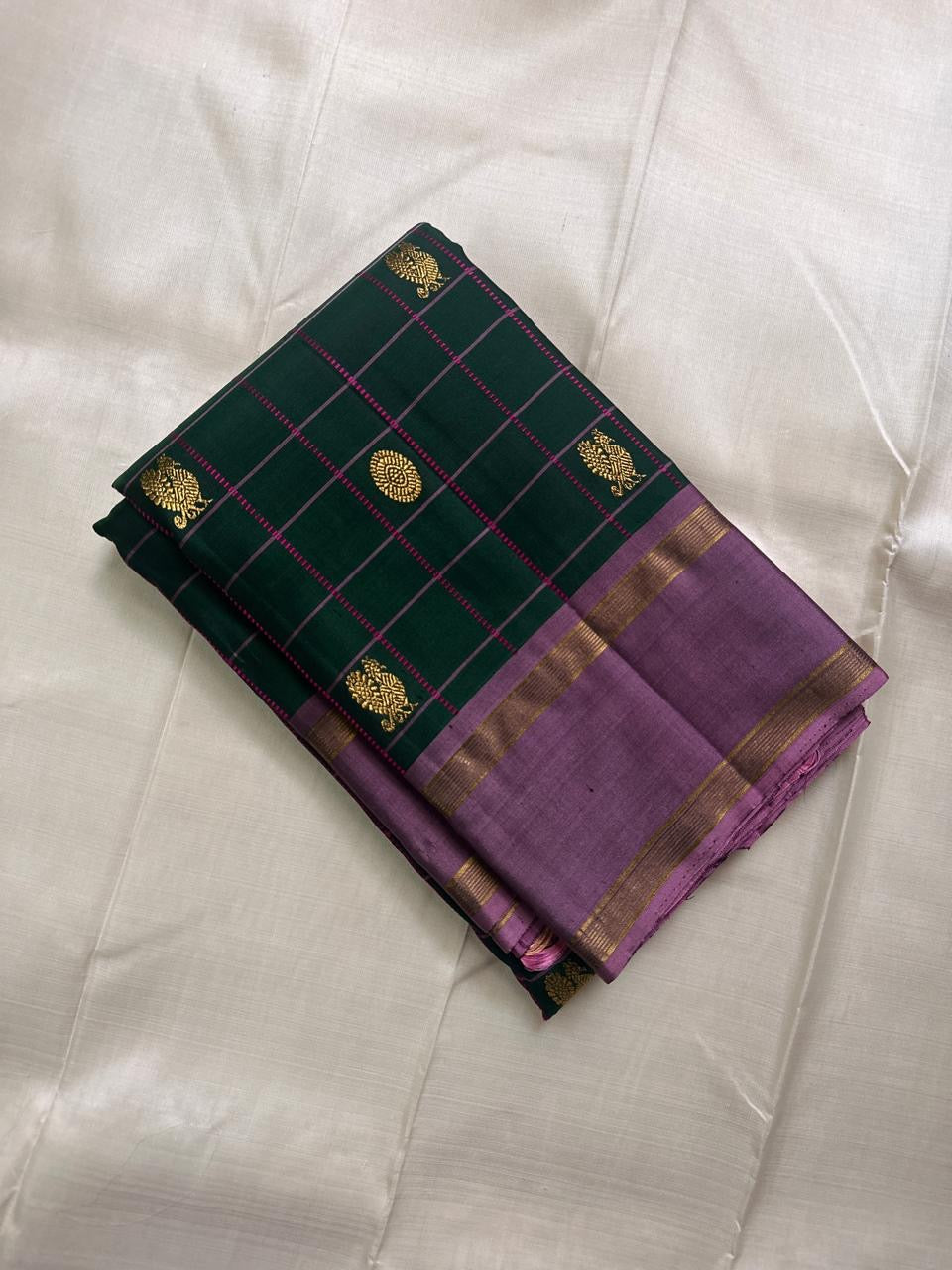 Detailed twin-register border on a Maragatham-green Pure Silk Kanjipuram saree.