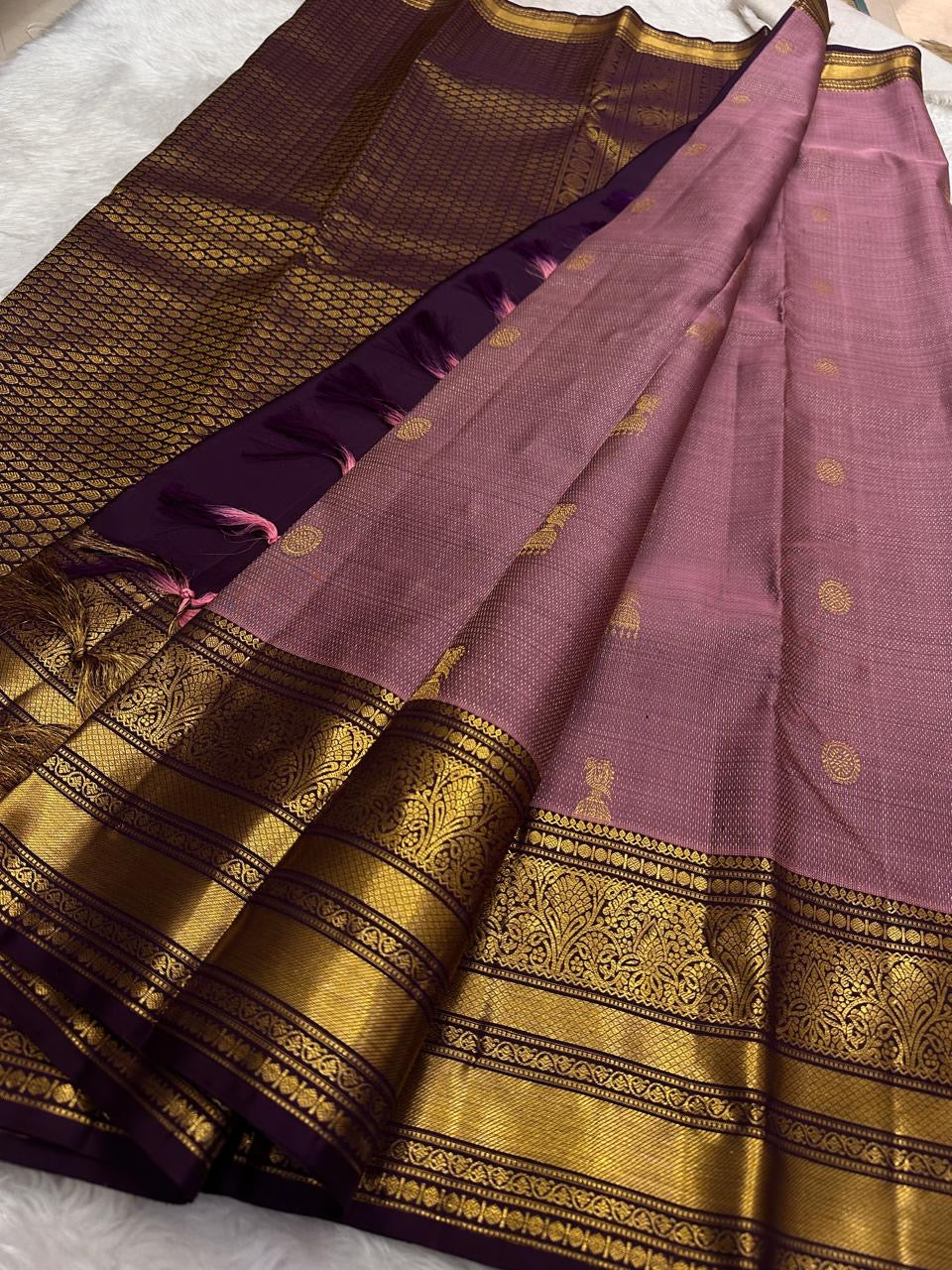 Gold-zari buttas on the Dusty Mauve-Lilac Kanchipuram Zari Kattam silk.