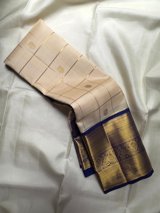 Close view of the Karu Neelam border with bird motifs, geometric separators and petite temple-style edging.