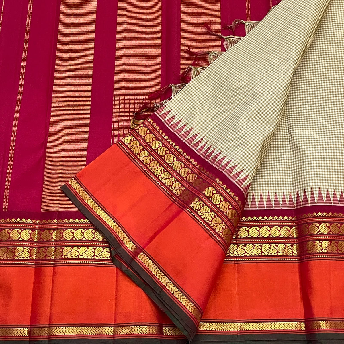 Seer Arakku pallu with disciplined gold zari stacks on a biscuit beige Kanchipuram saree