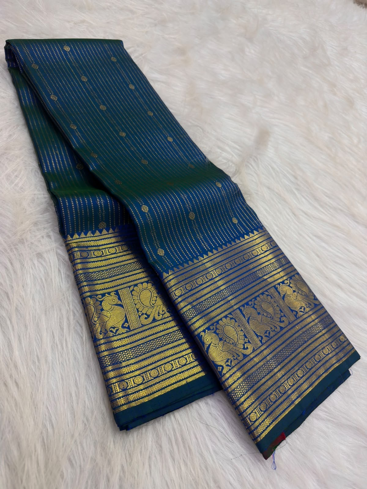 Mayil Kazhuthu Blue-Green Pure Silk Kanchipuram Butta saree with antique-gold Annam zari border