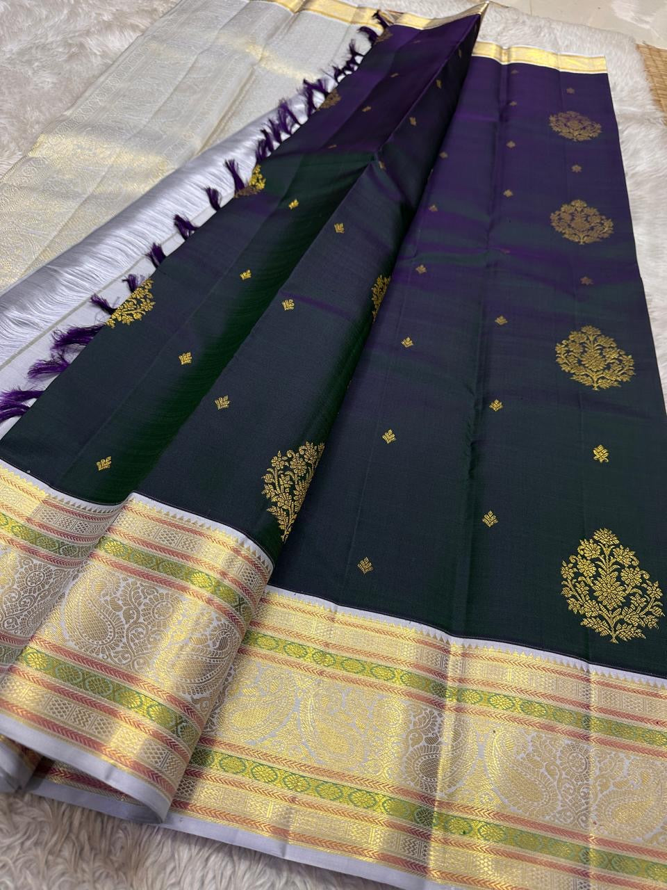Mayil Kazhuthu Pure Silk Kanchipuram Butta saree with silver Maanga zari border