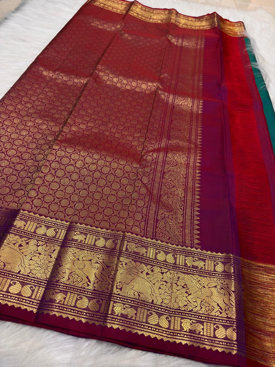 Mayil Kazhuthu Kanchipuram Saree — folded full saree view