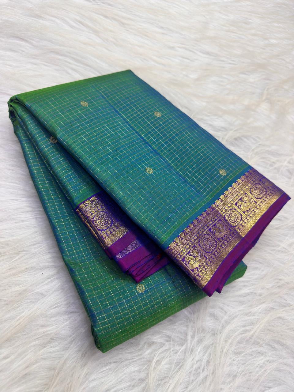 Mayil Kazhuthu Pure Silk Kanchipuram Zari Kattam saree with Violet Pettu