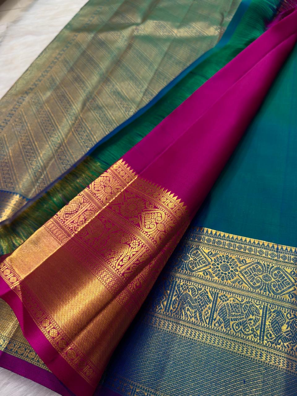 Handwoven Mayil Kazhuthu Kanjeevaram silk with petite Maanga buttas and broad classic gold zari border