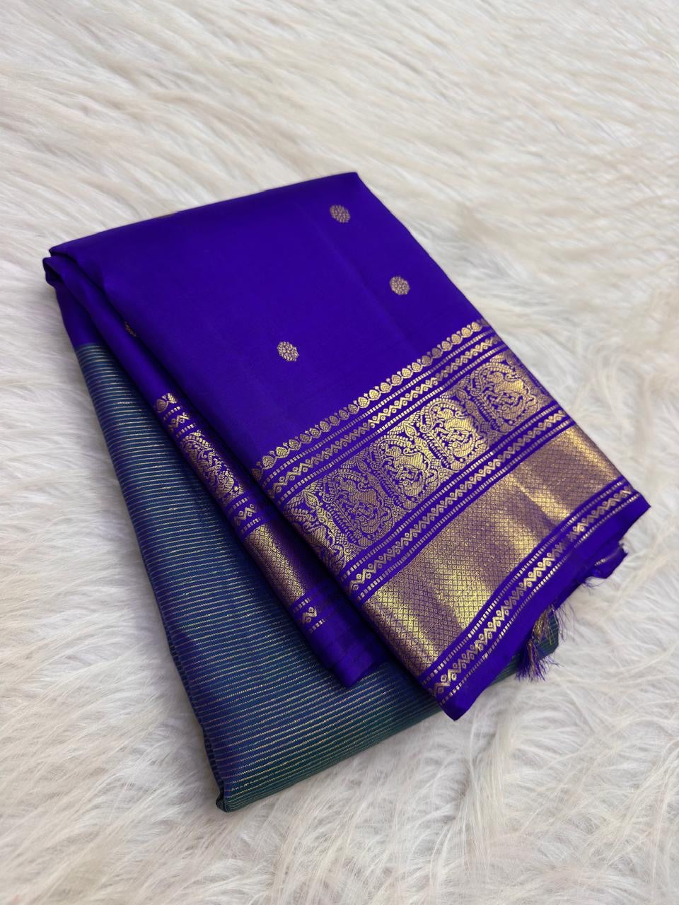 Mayil Kazhuthu blue-green and Royal Purple colour contrast on Kanchipuram silk saree.