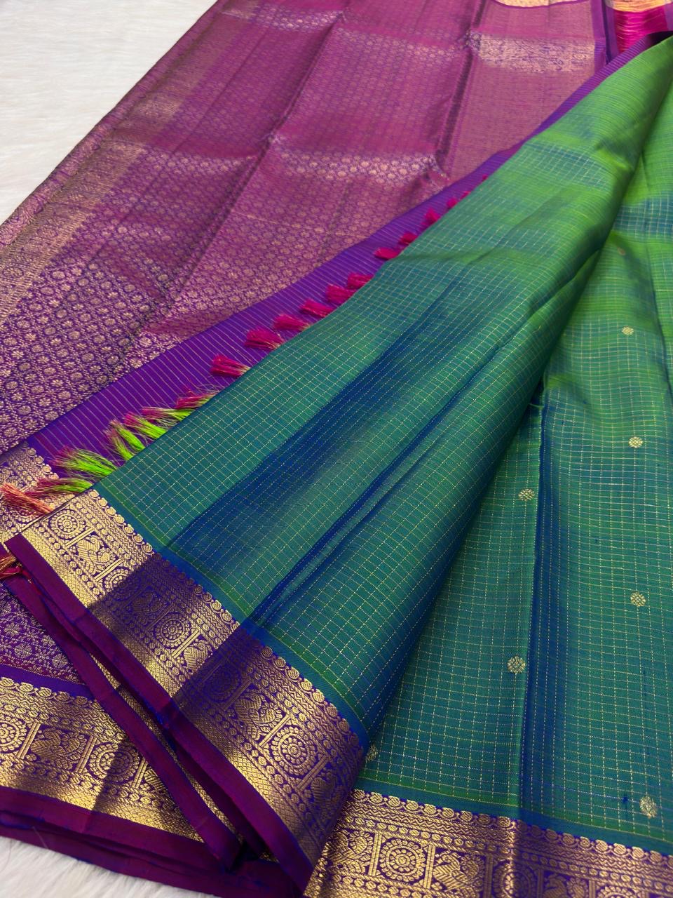 Mayil Kazhuthu Zari Kattam Kanchipuram saree with Deep Violet border