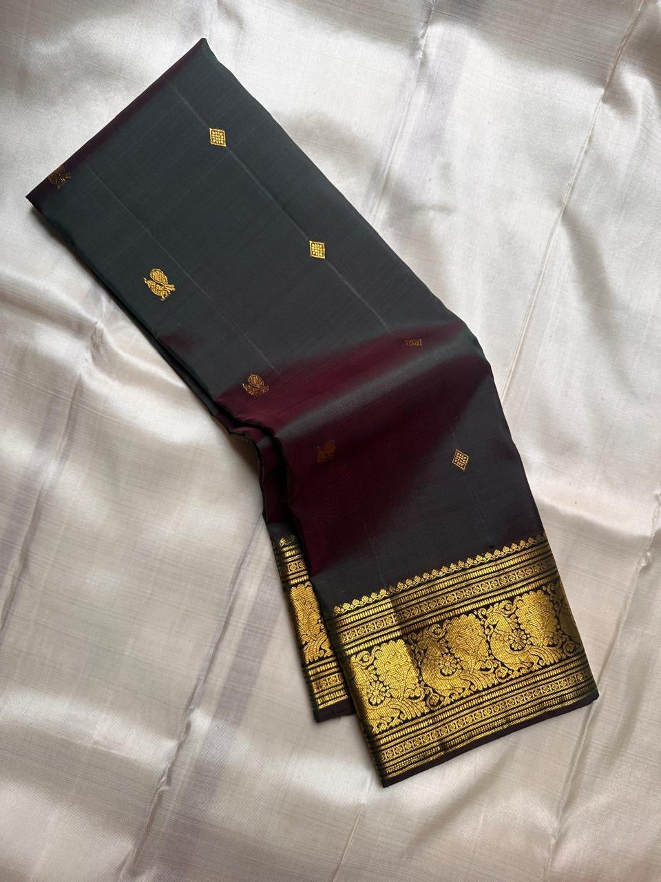 Mayil temple gold zari kanchipuram border – Idam Living Pure Silk Kanchipuram saree