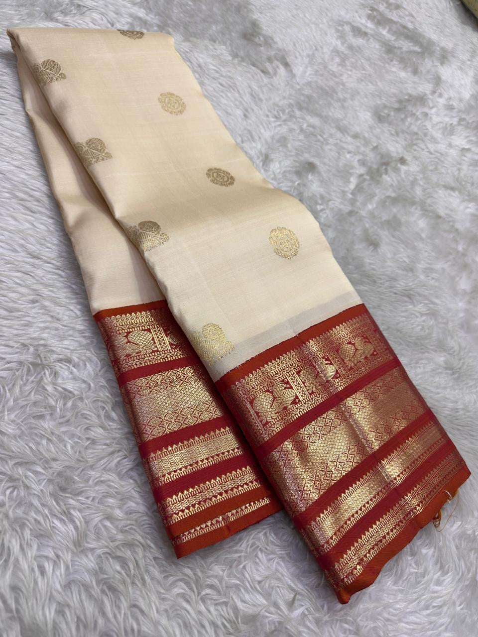 Milk White and Arakku Red Handwoven Pure Silk Kancheepuram Saree with Mayil Chakram Zari Butta and Varisaipet Border