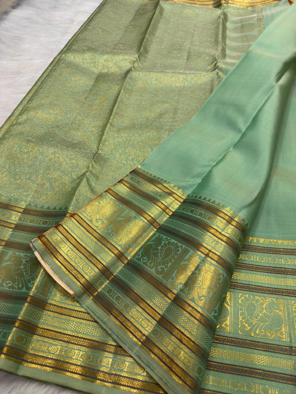 Mint Green handwoven pure silk Kanjeevaram Butta saree zari border detail