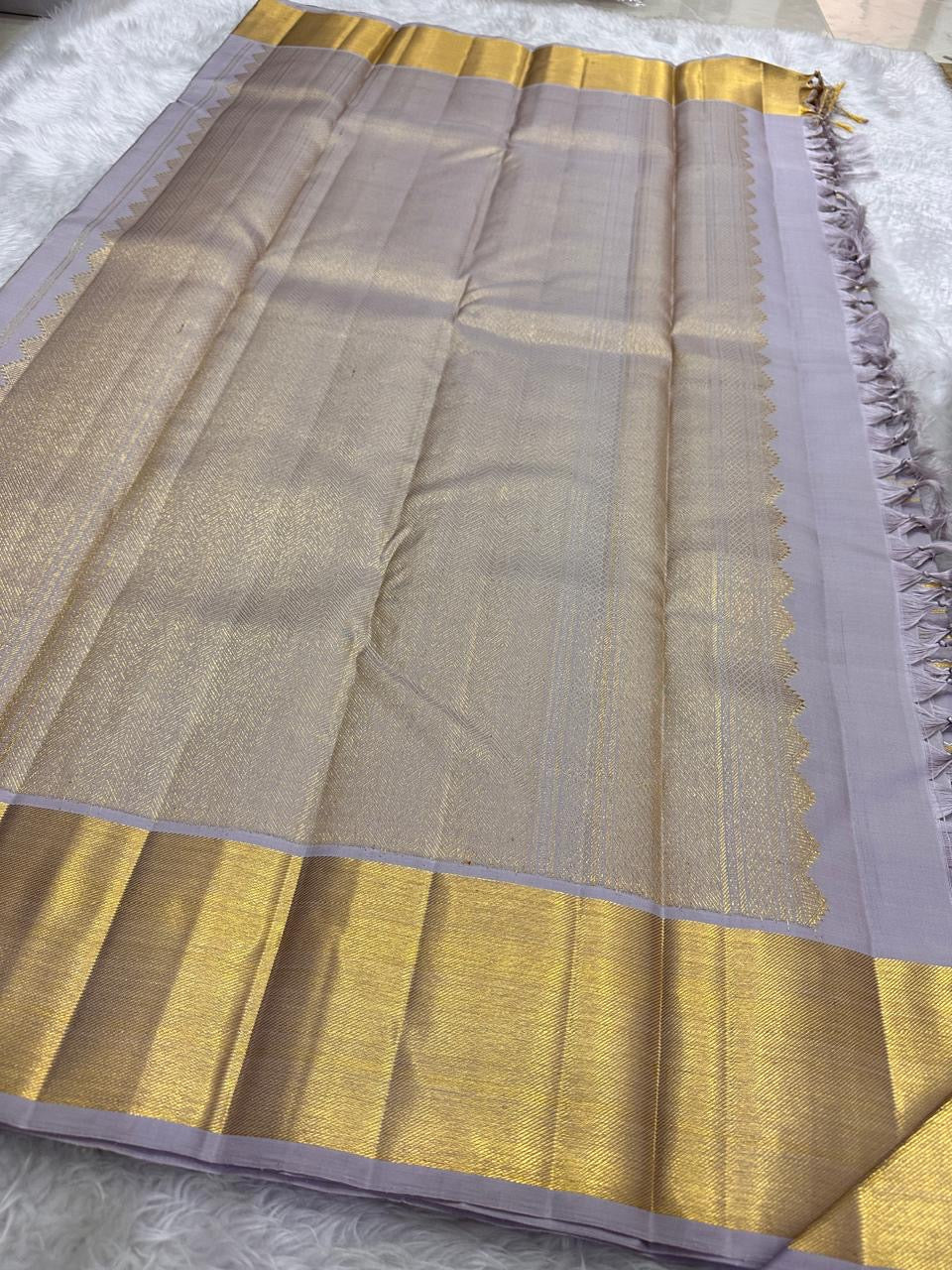 Mist grey Kancheepuram silk saree veldhari zari kattam closeup