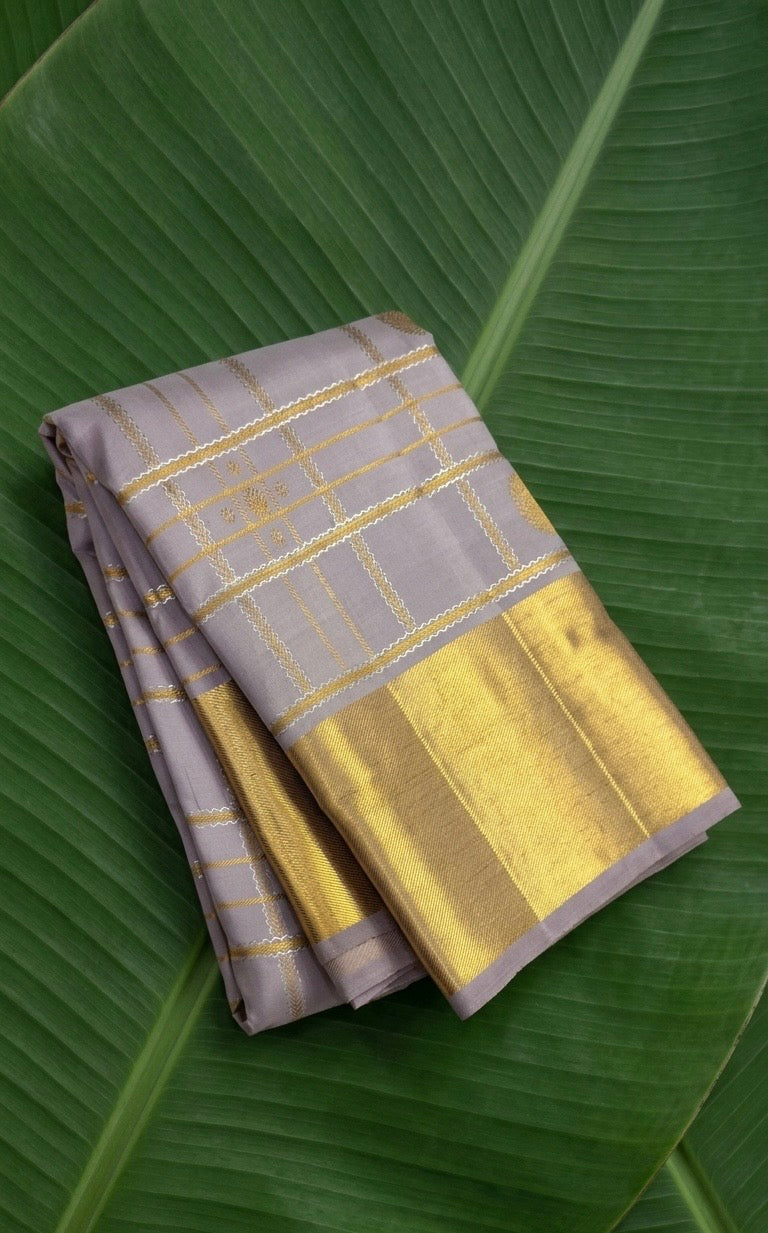 Mist lavender grey Kanchipuram silk saree veldhari zari kattam bavanji border front view