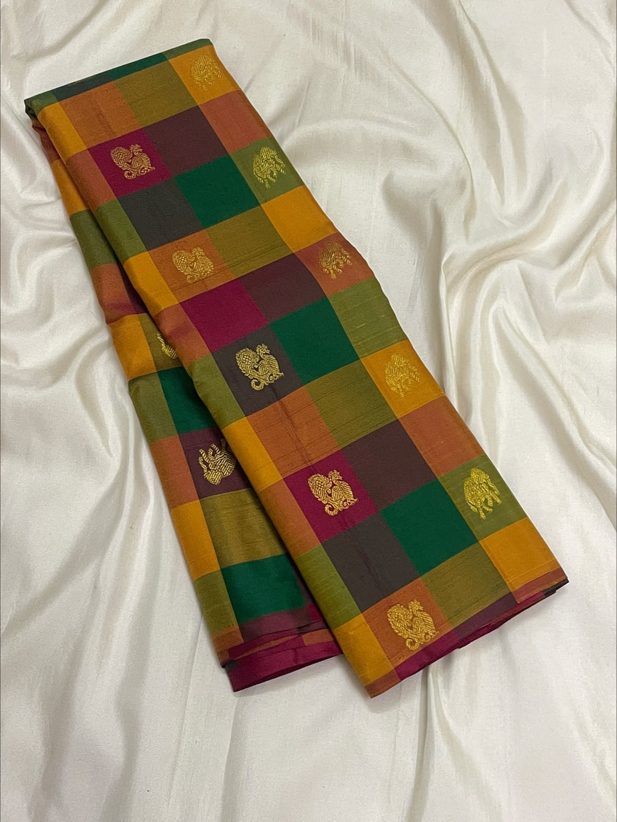 Detail of the Paalum Pazhamum kattam with alternating Yaanai buttas and stylised temple-inspired zari motifs.