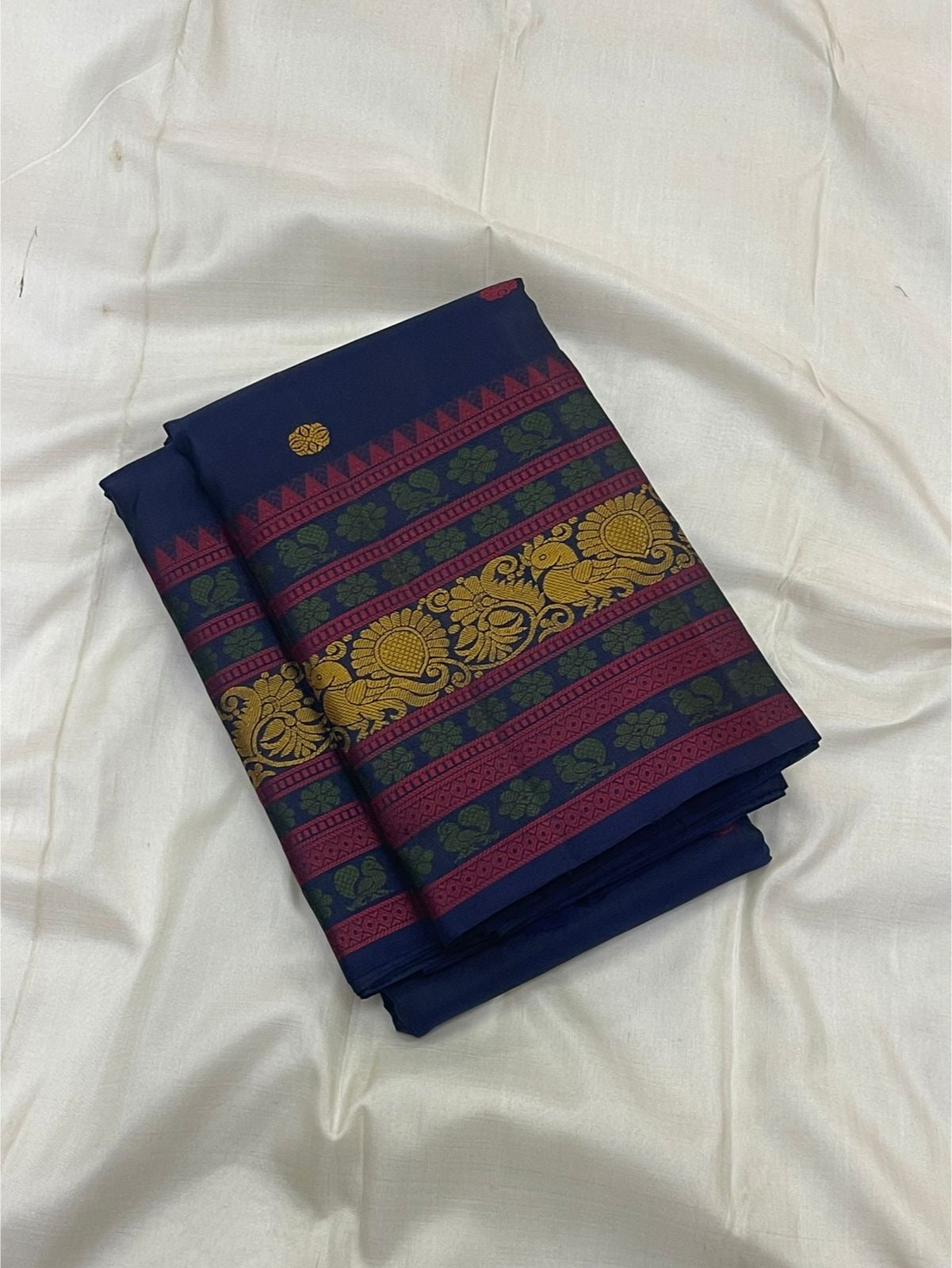 Kamalam butta and pattupet border detail on navy blue handwoven Kanchipuram pure silk saree — Idam Living