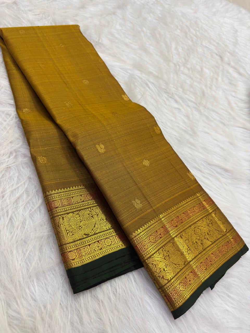 Ponvandu Gold pure silk Kanjeevaram saree — needle stripe