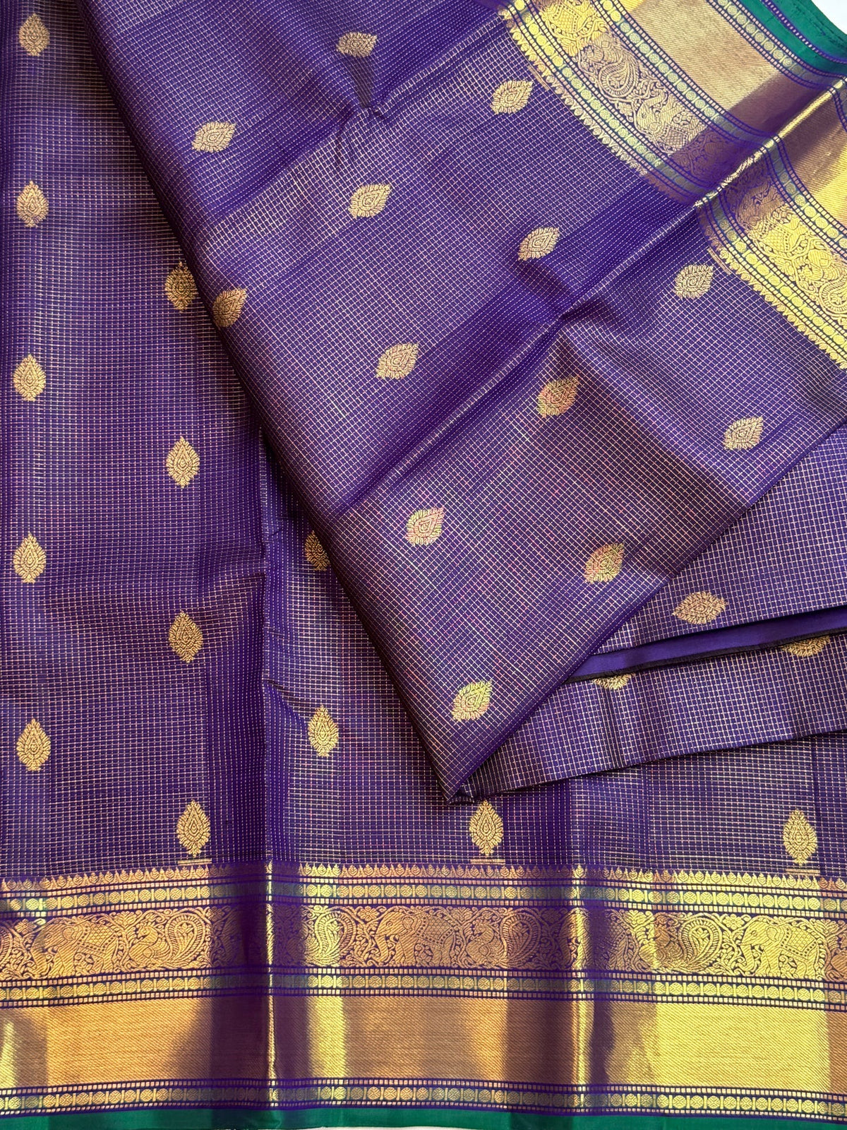 Close-up of Zari Kattam detail on oodha violet Kanjeevaram silk saree