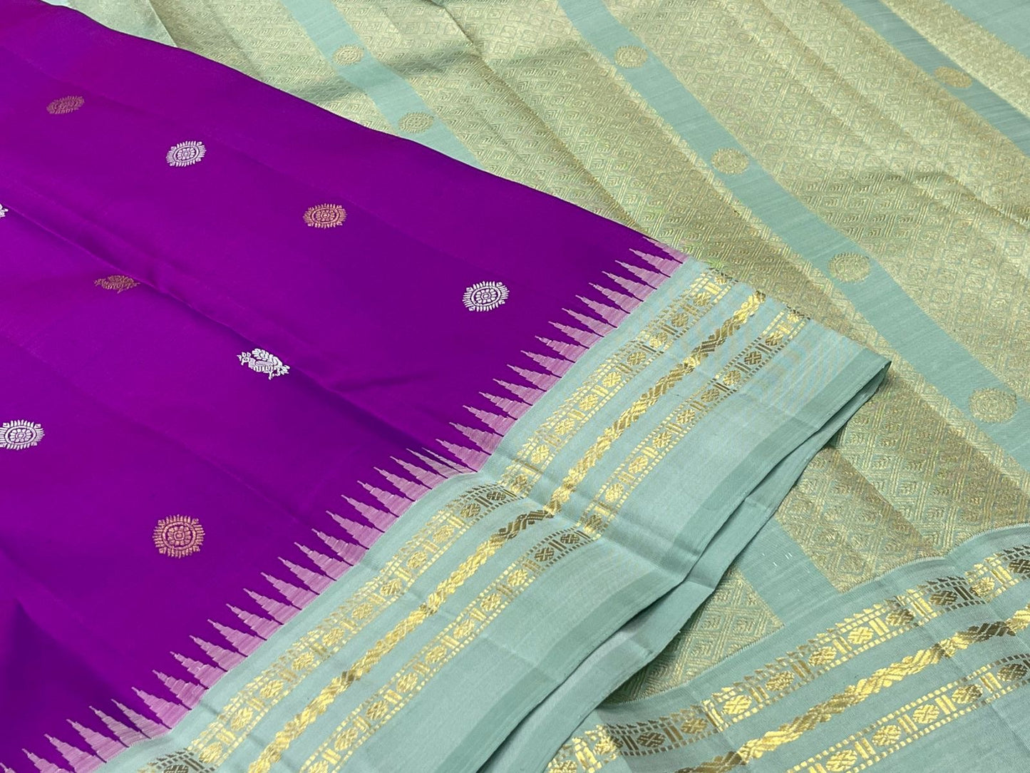 Kaal Irangiya temple edge detail on ice blue Korvai border of orchid purple Kanjipuram pure silk saree