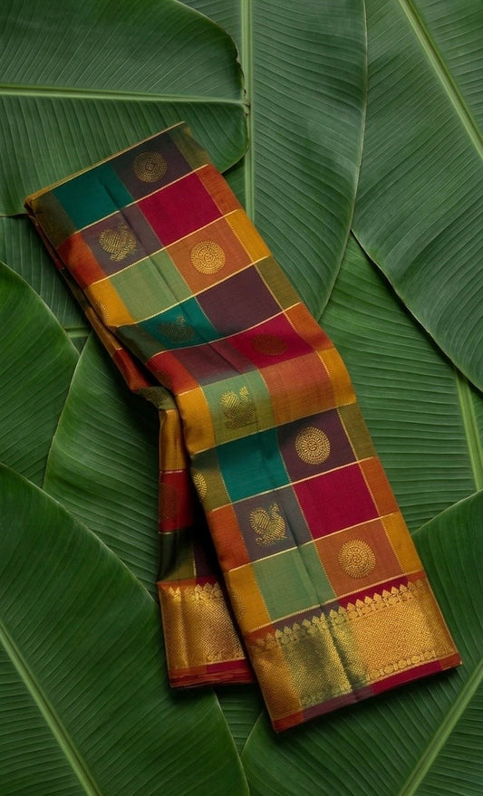 Paalum pazhamum handwoven Kanchipuram pure silk saree with zari kattam and kamalam butta on banana leaf — Idam Living