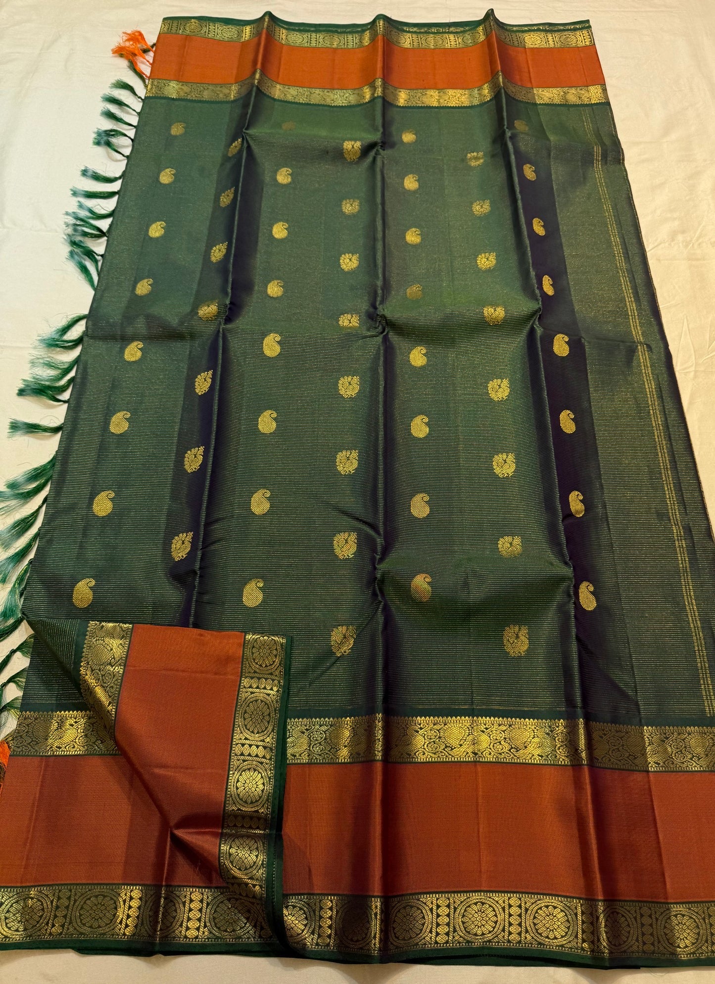 Alternating maanga paisley and mayil peacock butta on bottle green vairaoosi Kanchipuram saree — Idam Living