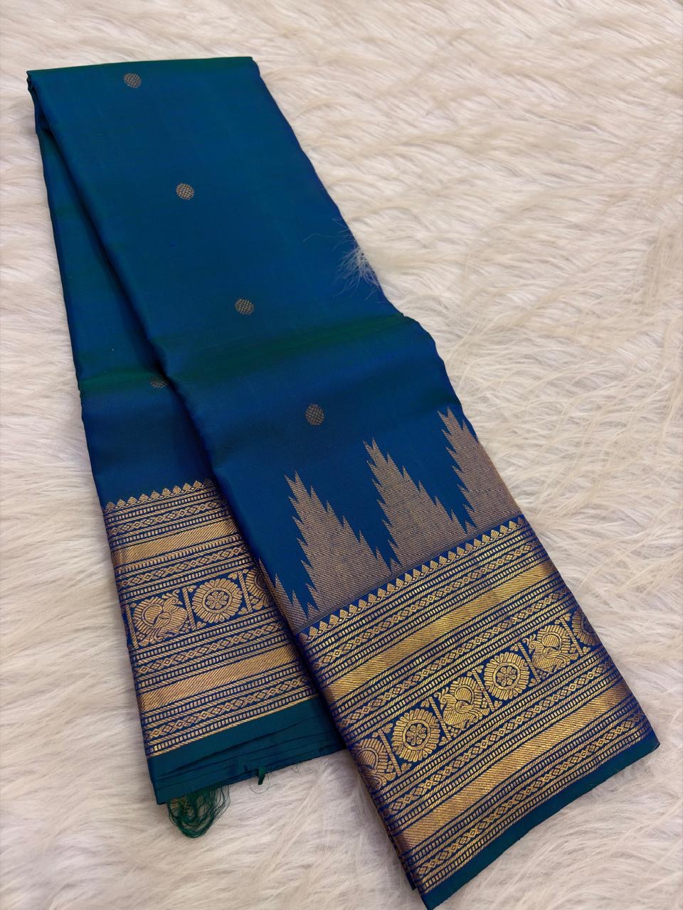 Peacock Blue Thazampoo Reku pure silk Kanchipuram saree, border detail, showing deep oceanic peacock blue with a teal-green glimmer, royal blue border accents and antique-gold zari