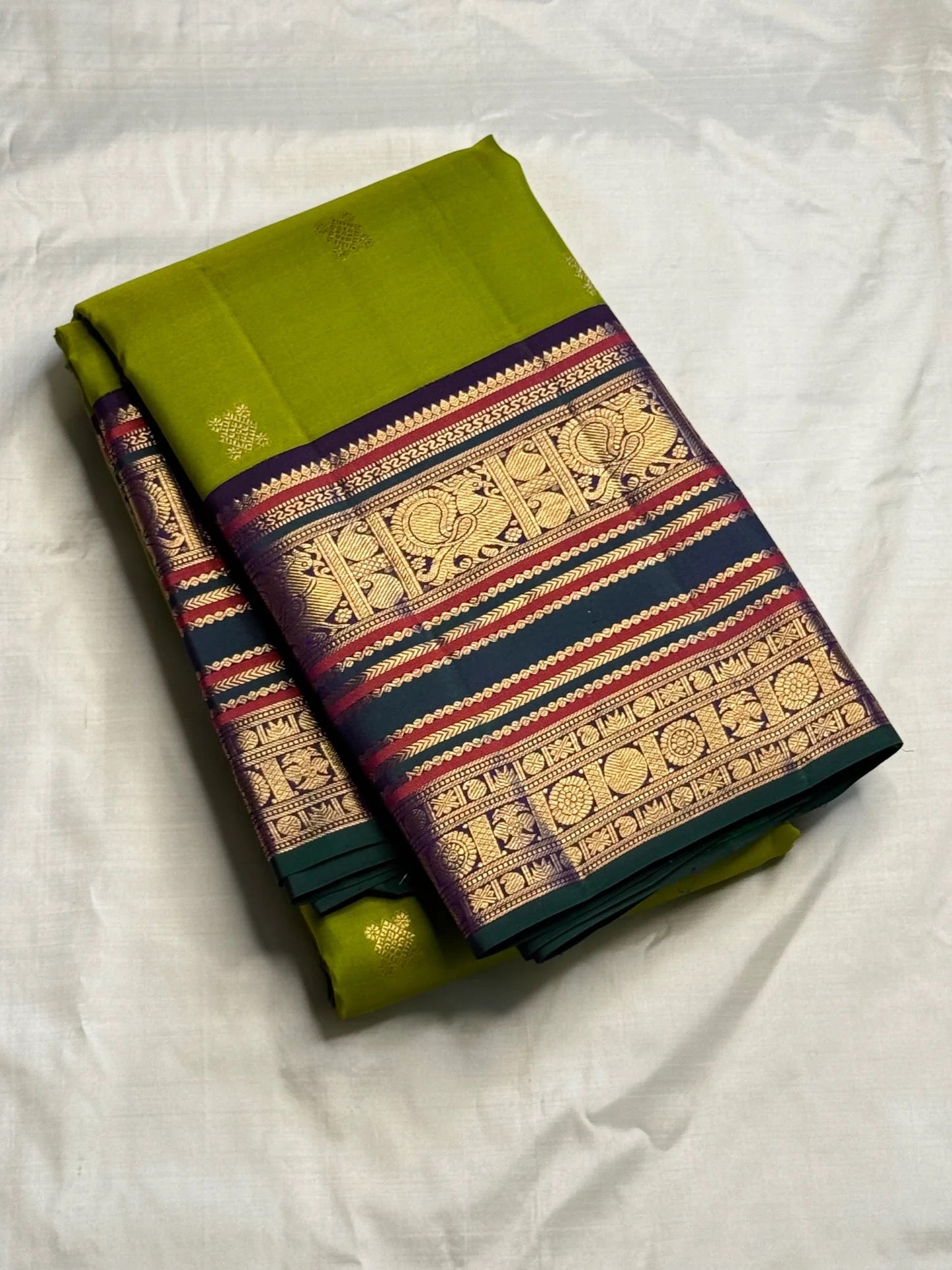 Parrot Green Handwoven Pure Silk Kanchipuram Saree with Navy Rettapet Border