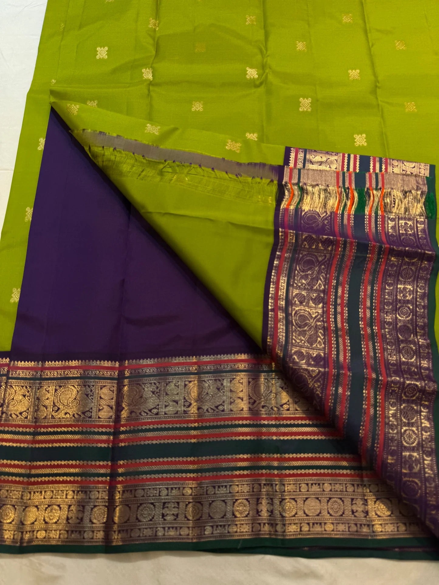 Parrot Green Handwoven Pure Silk Kanchipuram Saree with Navy Rettapet Border