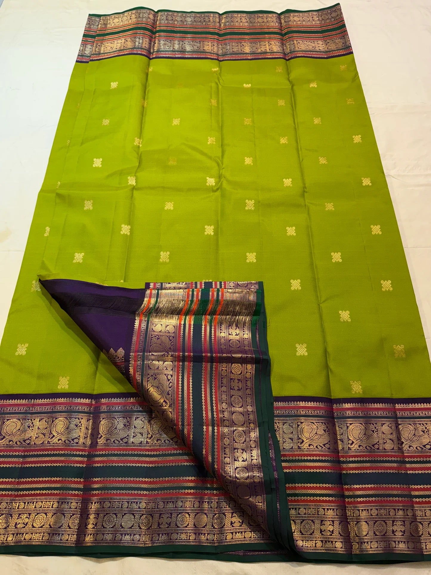 Parrot Green Handwoven Pure Silk Kanchipuram Saree with Navy Rettapet Border