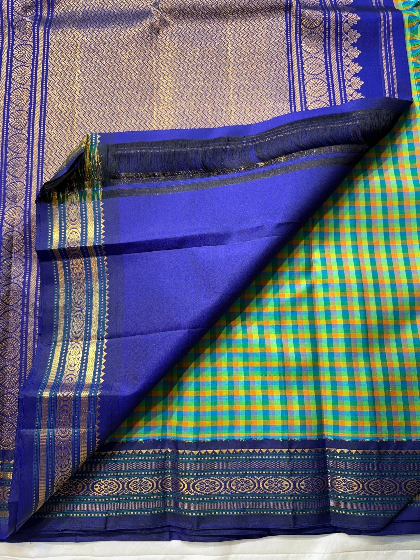 Pattani kattam check body of Kancheepuram pure silk saree in blue-green — weave close up