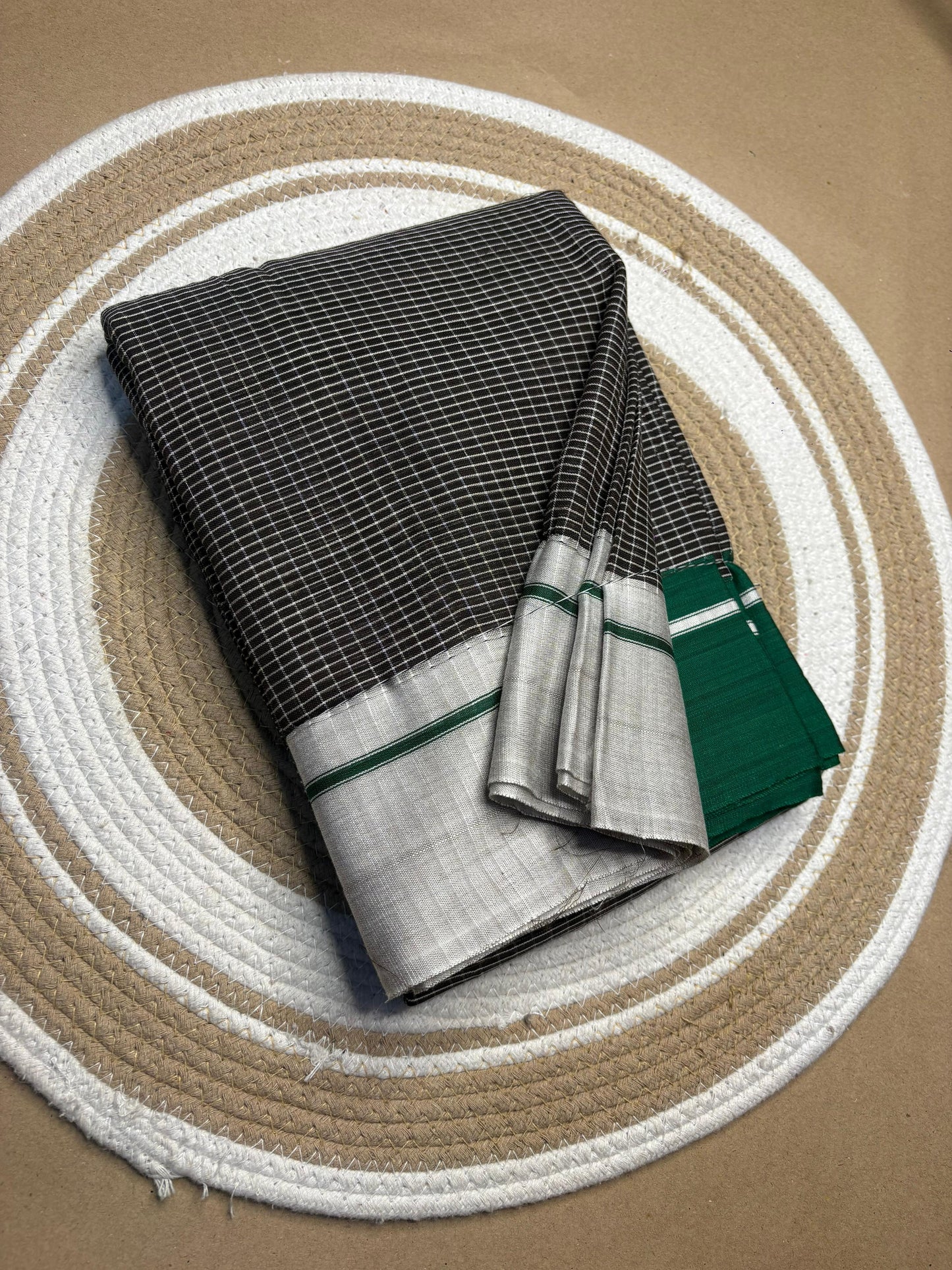 Fine checks weave detail of handloom Patteda Anchu cotton saree — Idam Living