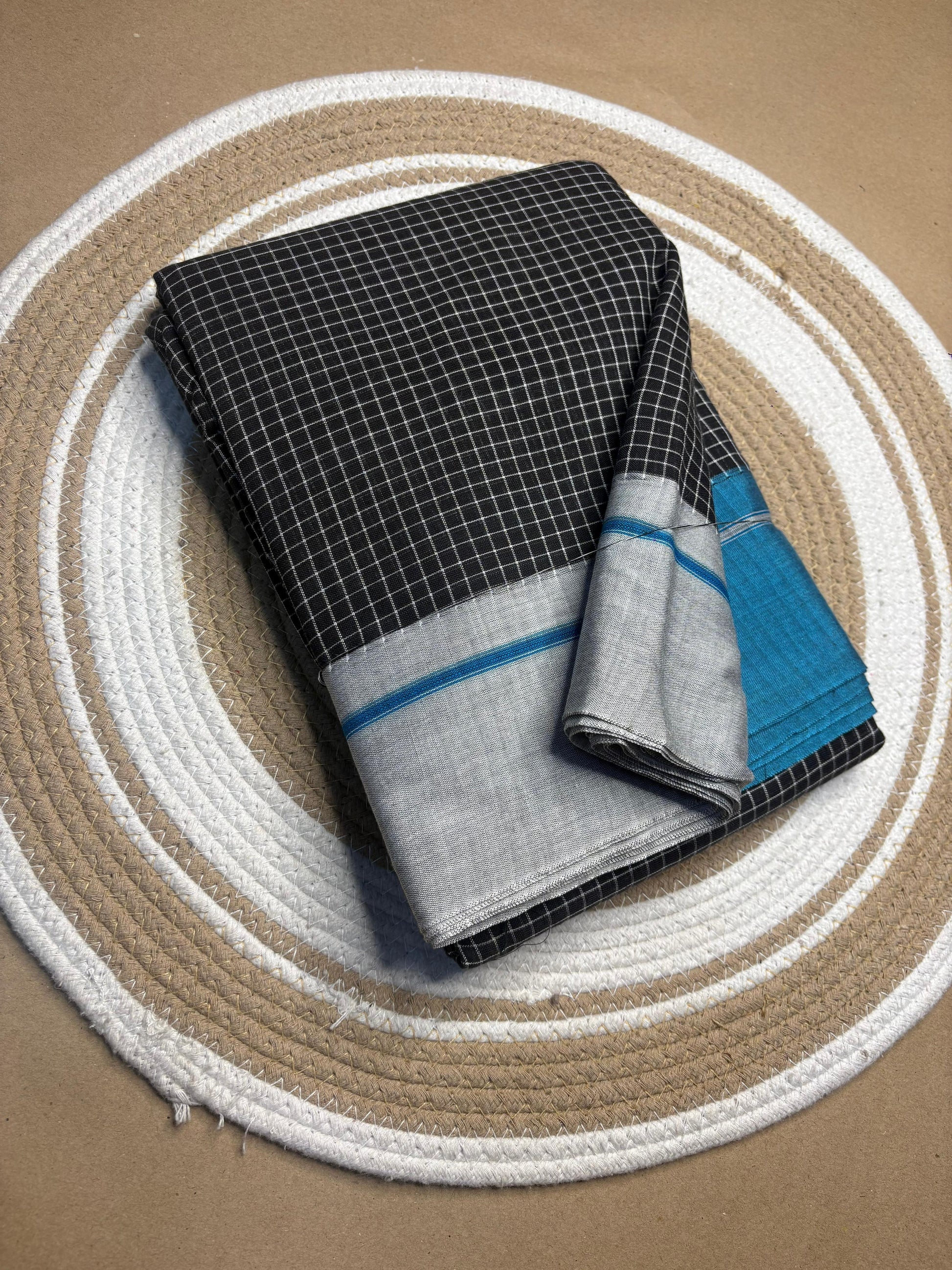 Reversible Patteda Anchu saree showing both sides broad border — Idam Living