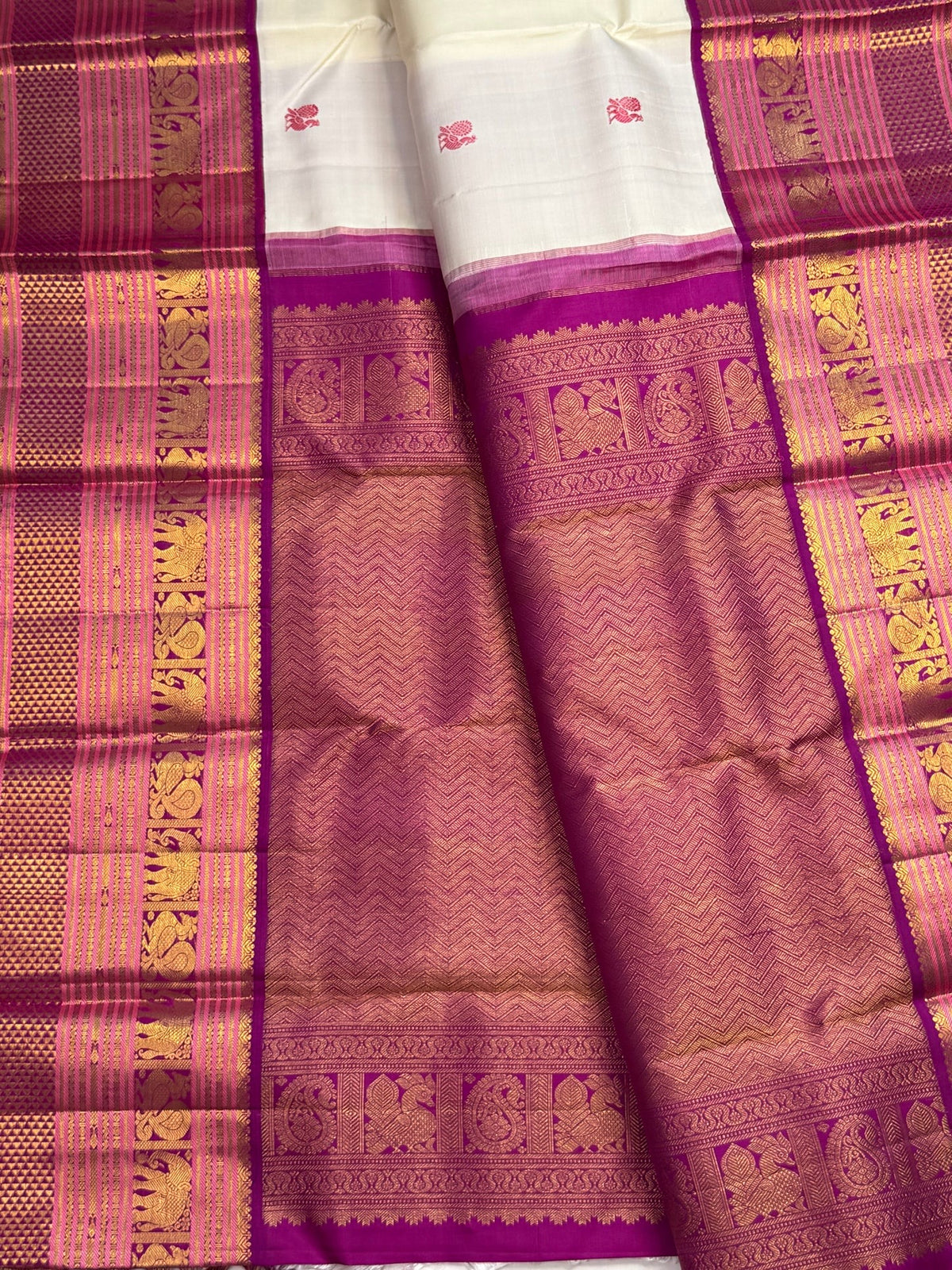 Pattu Mayil Kann border and gold zari detail on ivory Kancheepuram silk saree