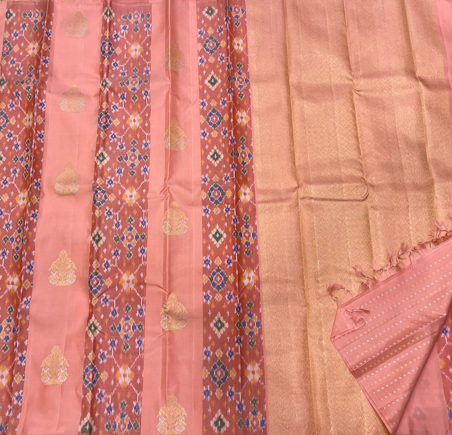 Silk thread hexagonal butta detail on peach pure silk Kanjeevaram saree body — Idam Living