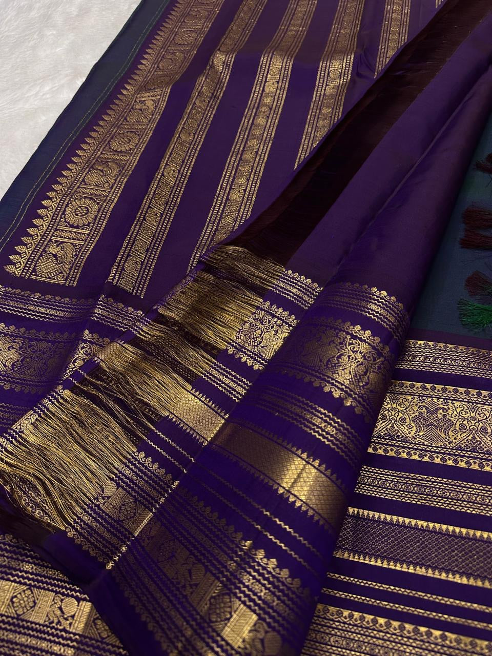 Deep purple ornate varisaipet border detail on Kanjivaram silk saree
