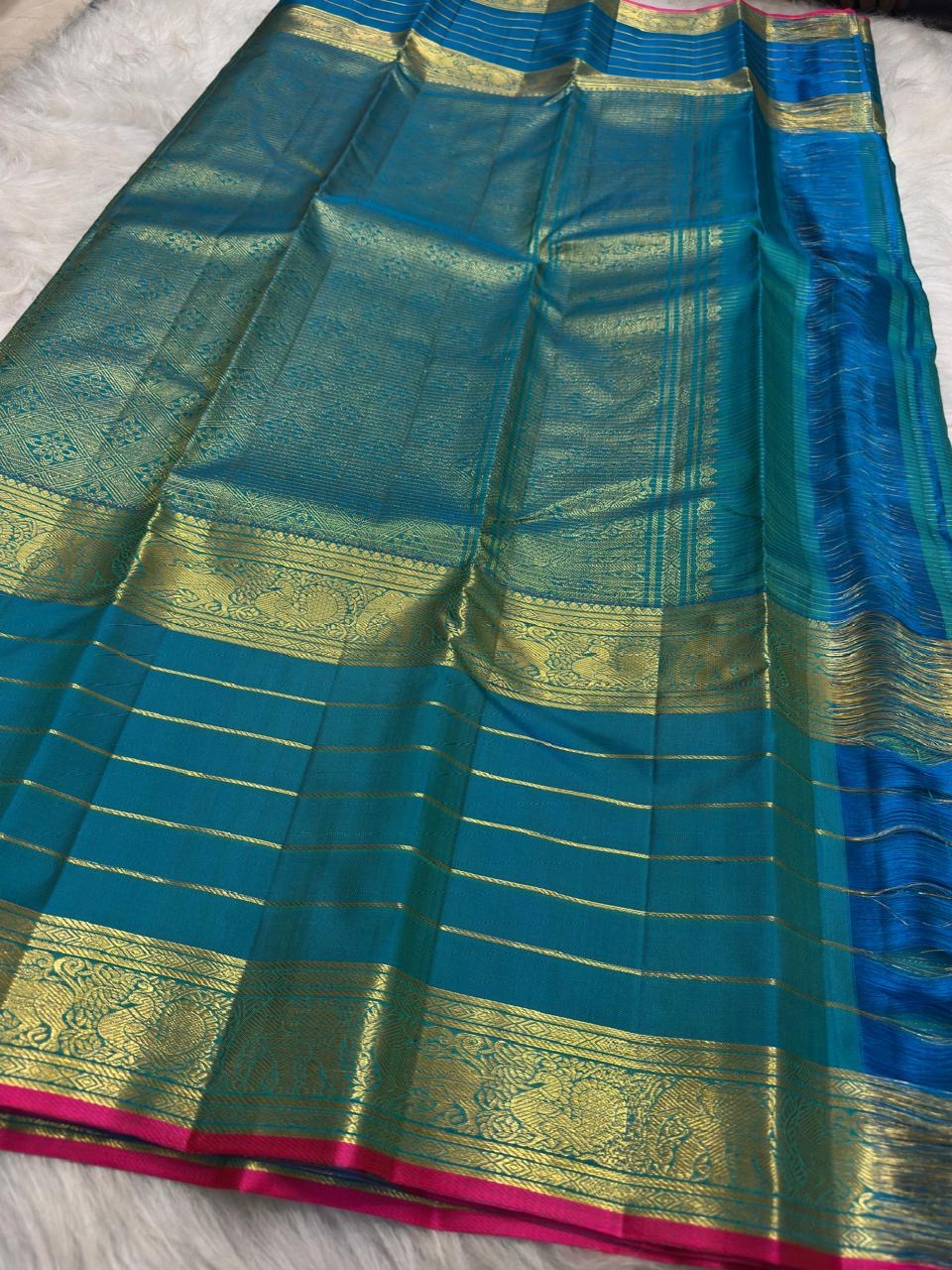 Handwoven Mayil Kazhuthu Varisaipet saree with layered traditional antique-gold border.