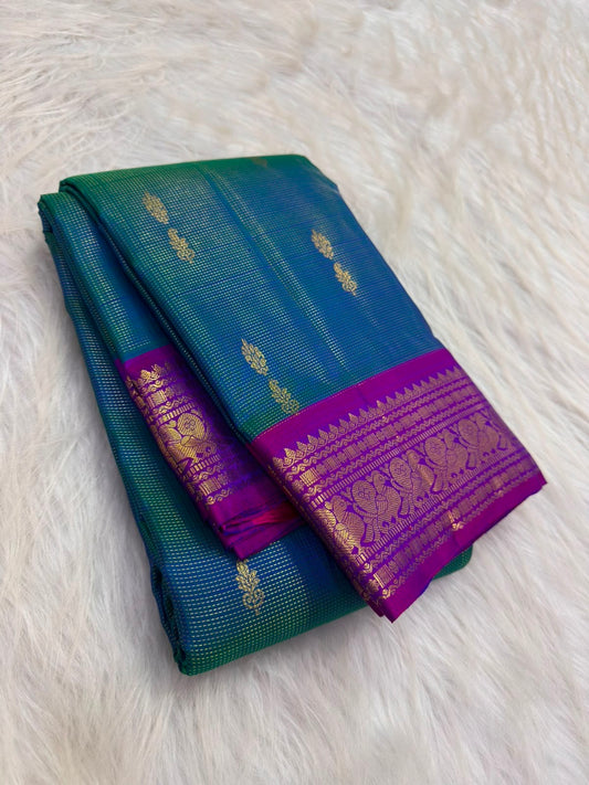 Peacock-blue-green shot-colour silk, Kanjipuram Vairaoosi saree close-up