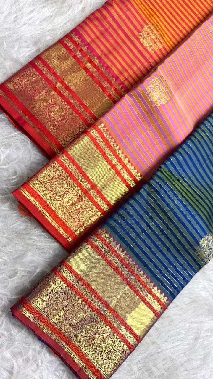 Rudhraksham motifs woven amid lattice-pattern gold zari on the ornate contrast pallu.