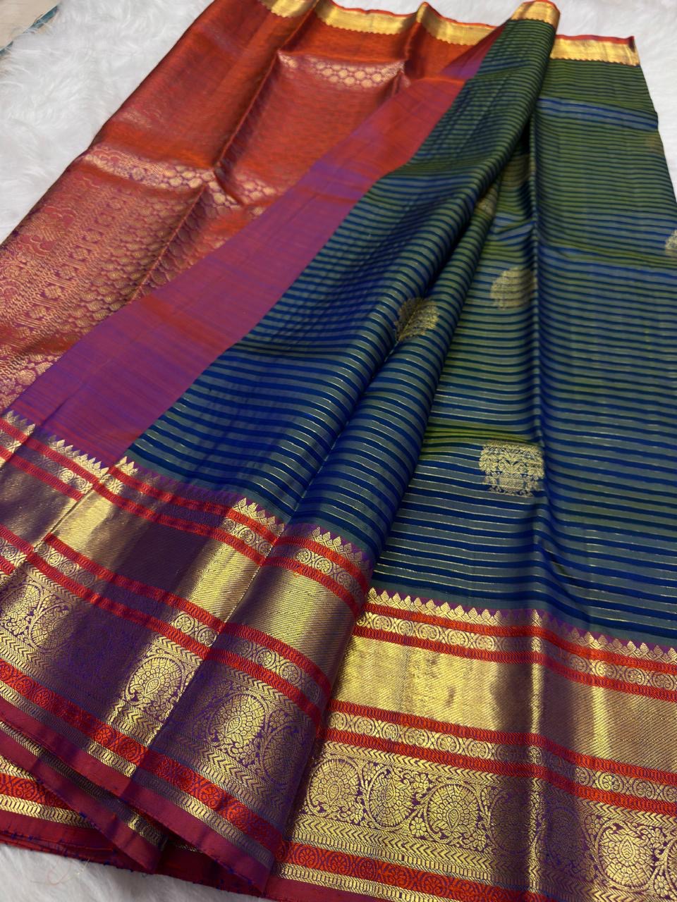 Displayed pallu of Vairaoosi saree showing richly woven zari lattice work and decorative Rudhraksham motifs.