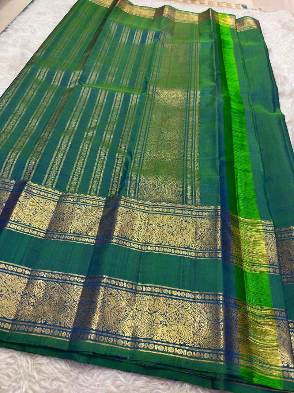 Peacock Green Kanchipuram silk saree Mayil butta body close-up