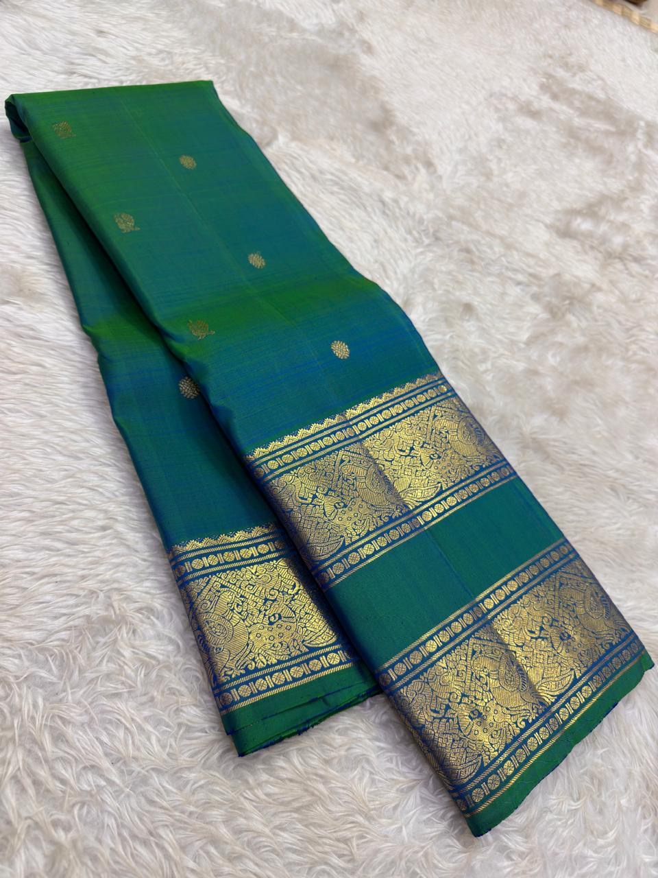 Peacock Green Kanchipuram silk saree Rettapet zari border angle