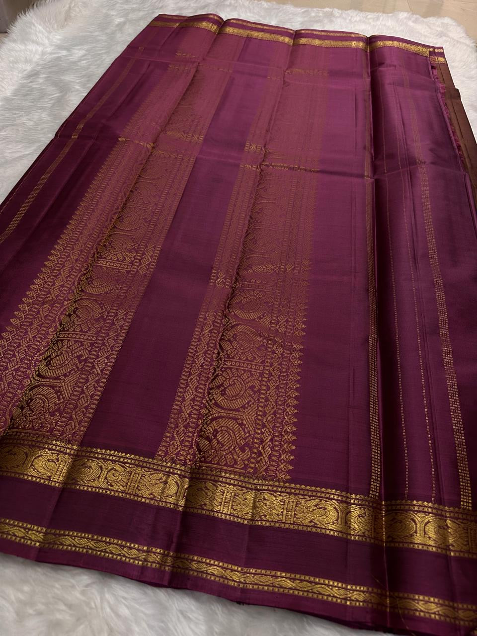Moss Olive and Plum Handwoven Lightweight Pure Silk Kanjeevaram Saree: view 3