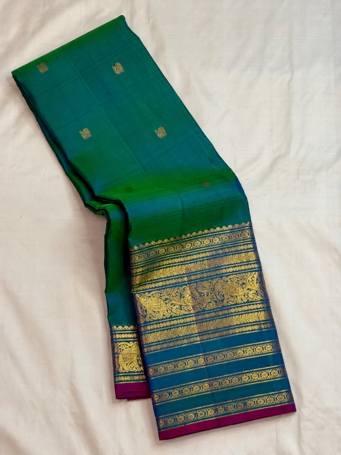 Iridescent peacock-neck blue and green pure silk Kanchipuram saree, peacock neck blue green varisaipet saree; traditional Varisaipet weave.