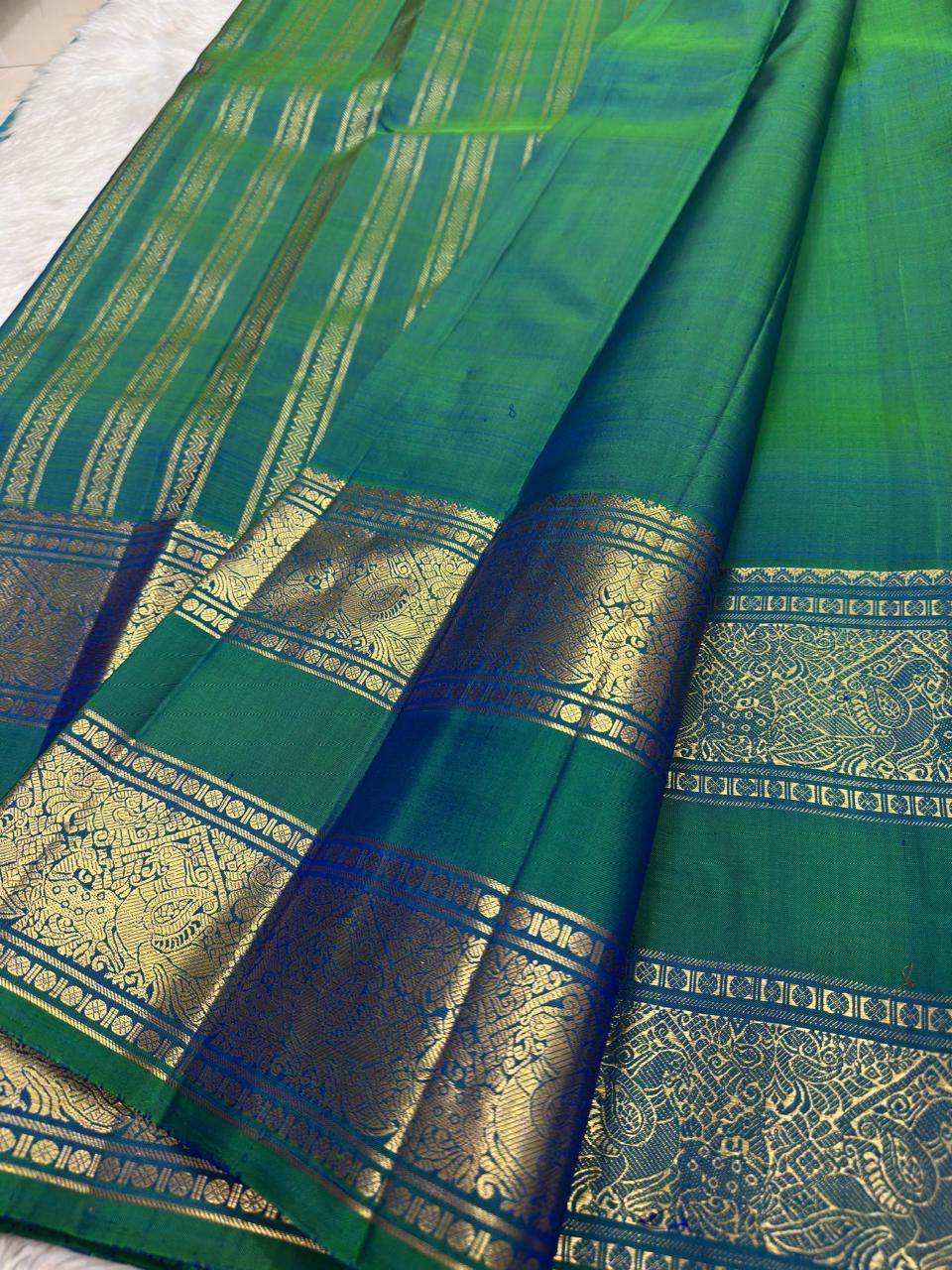 Peacock Green pure silk Kanchi Pattu saree zari butta detail
